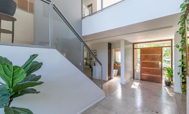 Venta Casa Haras del Pilar La Pradera 6 amb, 4 dor, 3 baños, toilette, 2 cocheras, pileta. Excelente