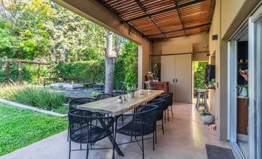 Venta Casa Haras del Pilar La Pradera 6 amb, 4 dor, 3 baños, toilette, 2 cocheras, pileta. Excelente