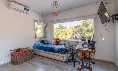 Venta Casa Haras del Pilar La Pradera 6 amb, 4 dor, 3 baños, toilette, 2 cocheras, pileta. Excelente