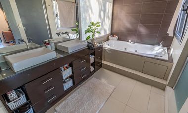 Venta Casa Haras del Pilar La Pradera 6 amb, 4 dor, 3 baños, toilette, 2 cocheras, pileta. Excelente