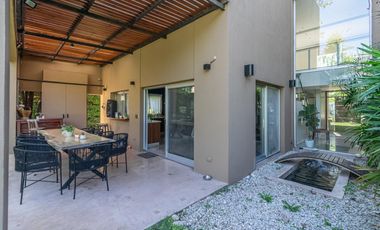 Venta Casa Haras del Pilar La Pradera 6 amb, 4 dor, 3 baños, toilette, 2 cocheras, pileta. Excelente
