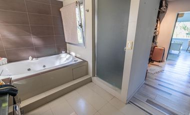 Venta Casa Haras del Pilar La Pradera 6 amb, 4 dor, 3 baños, toilette, 2 cocheras, pileta. Excelente