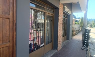 Local en alquiler en pleno centro de Rio Ceballos. Sup 12 m2 , con frente vidriado a la calle.