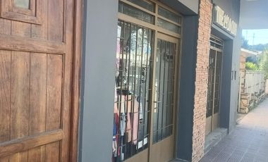 Local en alquiler en pleno centro de Rio Ceballos. Sup 12 m2 , con frente vidriado a la calle.