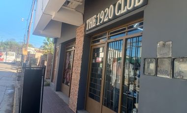 Local en alquiler en pleno centro de Rio Ceballos. Sup 12 m2 , con frente vidriado a la calle.