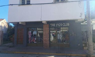 Local en alquiler en pleno centro de Rio Ceballos. Sup 12 m2 , con frente vidriado a la calle.