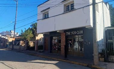 Local en alquiler en pleno centro de Rio Ceballos. Sup 12 m2 , con frente vidriado a la calle.