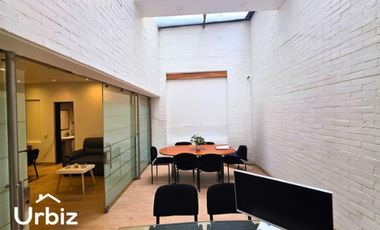 Arriendo Oficina de 34m² + 18m² de Marquesina en Chico