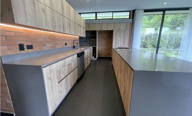 CASA CAMPESTRE EN PARCELACIÓN EN EL RETIRO