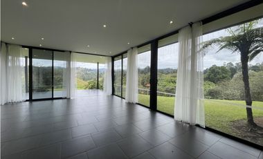 CASA CAMPESTRE EN PARCELACIÓN EN EL RETIRO
