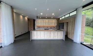 CASA CAMPESTRE EN PARCELACIÓN EN EL RETIRO