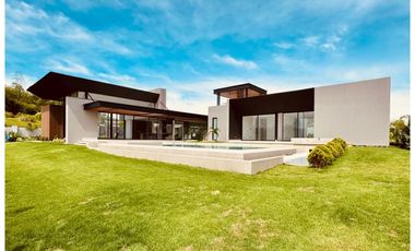 Lujosa casa campestre en Cerritos