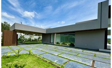 Lujosa casa campestre en Cerritos