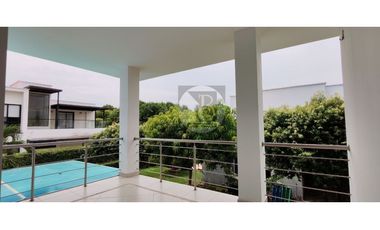 SE VENDE O ARRIENDA CASA CAMPESTRE CONJUNTO PASO REAL YOPAL