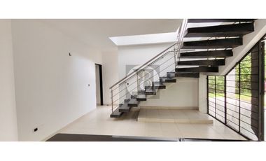 SE VENDE O ARRIENDA CASA CAMPESTRE CONJUNTO PASO REAL YOPAL