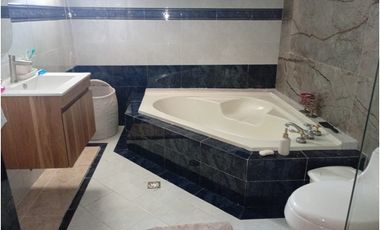 APTO REMODELADO EN ALTOS DE RIOMAR