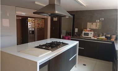APTO REMODELADO EN ALTOS DE RIOMAR