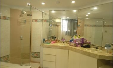 APTO REMODELADO EN ALTOS DE RIOMAR