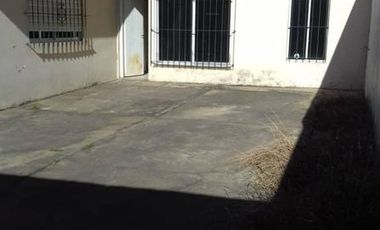 CASA EN ALQUILER - 3 DORM / CENTRO DE ESCOBAR