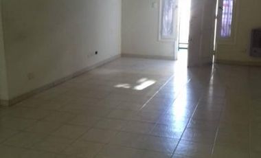 CASA EN ALQUILER - 3 DORM / CENTRO DE ESCOBAR