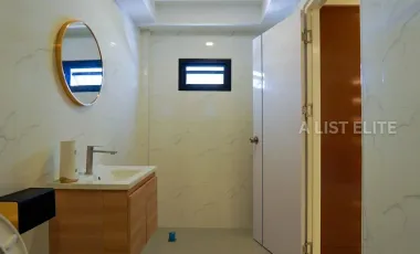 Luxury Pool Villa on Thepprasit Road 5 bedrooms and 6 bathrooms Near Jomtien Beach & Walking Street, High Rental Potential