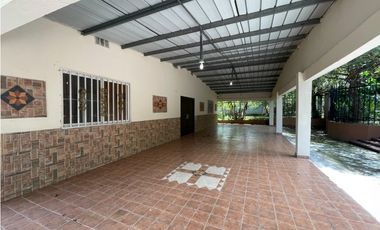 VENDO CASA El HATILLO - LAS UVAS