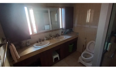 Venta de Casa con Galeras y Oficinas/ Pueblo Nuevo