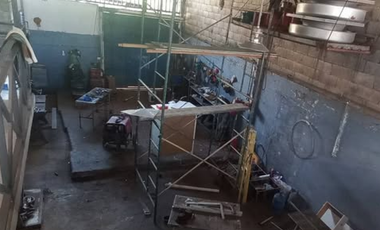 Venta de Casa con Galeras y Oficinas/ Pueblo Nuevo