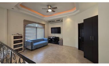 Alquiler de casa en Costa del Este – PH Antigua