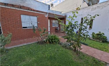 CASA EN CALLE LA PAZ. V. LUZURIAGA
