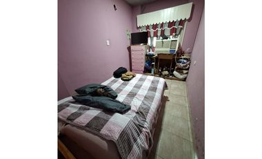 CASA EN CALLE LA PAZ. V. LUZURIAGA