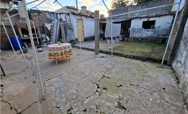 CASA EN CALLE LA PAZ. V. LUZURIAGA
