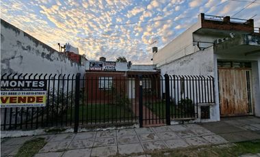CASA EN CALLE LA PAZ. V. LUZURIAGA