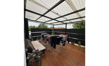 Duplex dos hab, dos baños con gas natural, cochera, patio
