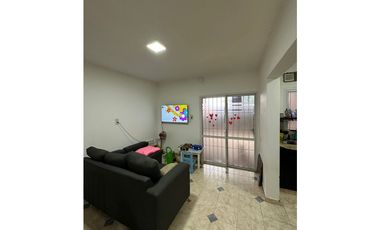 Duplex dos hab, dos baños con gas natural, cochera, patio