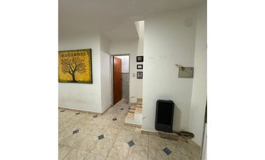 Duplex dos hab, dos baños con gas natural, cochera, patio