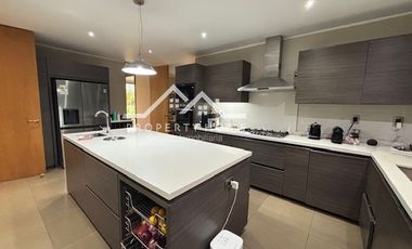 ARRIENDO CASA PARCELA 6 DORM+ESCRITORIO+SERV CHICUREO CENTRO