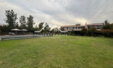 ARRIENDO CASA PARCELA 6 DORM+ESCRITORIO+SERV CHICUREO CENTRO