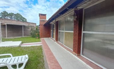SE ALQUILA CASA  CON PILETA
