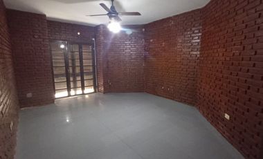 SE ALQUILA CASA  CON PILETA