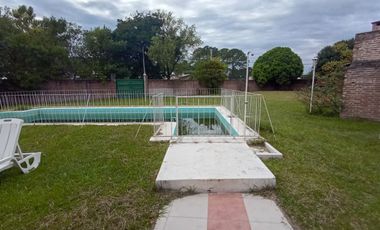 SE ALQUILA CASA  CON PILETA