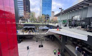 Local Comercial en Arriendo en Amplio local en mejor zona de negocios de Las Condes con gran afluencia de público