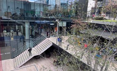 Local Comercial en Arriendo en Amplio local en mejor zona de negocios de Las Condes con gran afluencia de público