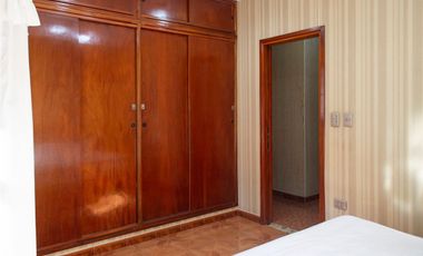 VENTA CASA  4 AMBIENTES SANTOS LUGARES