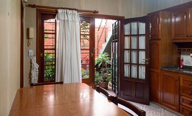 VENTA CASA  4 AMBIENTES SANTOS LUGARES