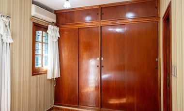VENTA CASA  4 AMBIENTES SANTOS LUGARES