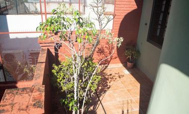 VENTA CASA  4 AMBIENTES SANTOS LUGARES
