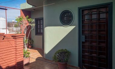 VENTA CASA  4 AMBIENTES SANTOS LUGARES
