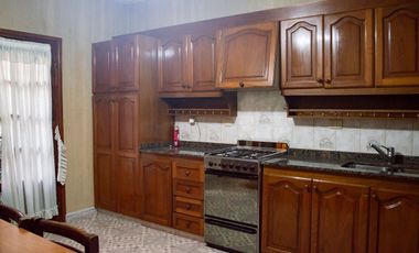VENTA CASA  4 AMBIENTES SANTOS LUGARES