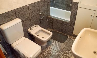 VENTA CASA  4 AMBIENTES SANTOS LUGARES